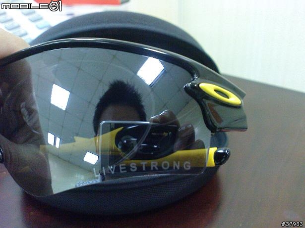 近視族又想要好好發揮敗家功力的好選擇~~壯哥首選..Oakley Livestrong(8/25新增使用心得)