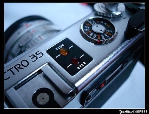 首台RF相機(半機械)=>Yashica Electro GSN