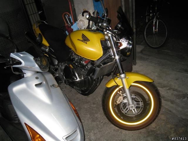 考慮了許久...不小心敗了hornet250 (補充排氣聲浪)