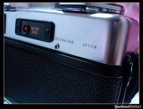 首台RF相機(半機械)=>Yashica Electro GSN
