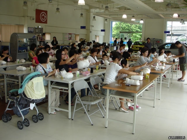 PEUGEOT內湖旗艦店"襪子娃娃"一日遊