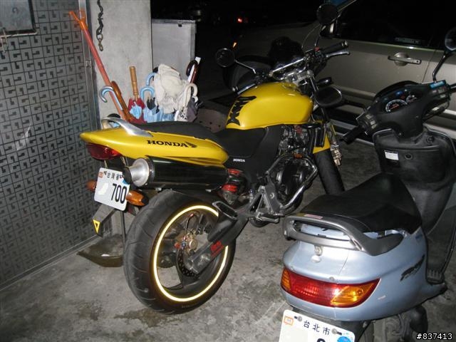 考慮了許久...不小心敗了hornet250 (補充排氣聲浪)