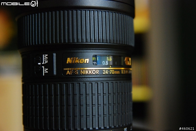 不專業的小配件分享~NIKON 壓克力鏡頭架