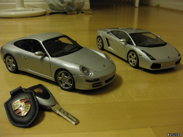 當銀蛙 997S 碰上銀牛 Gallardo..............無聊開箱文
