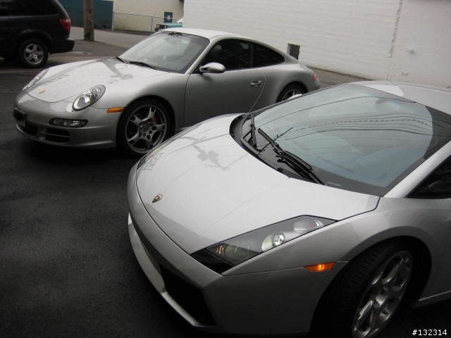 當銀蛙 997S 碰上銀牛 Gallardo..............無聊開箱文