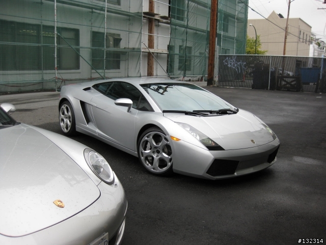 當銀蛙 997S 碰上銀牛 Gallardo..............無聊開箱文