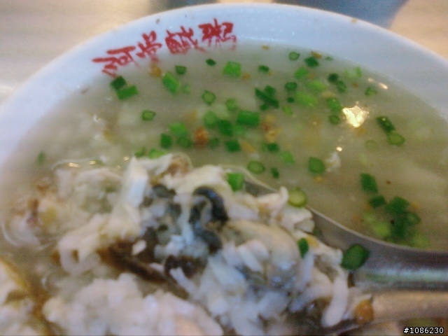 中西區:西門路一段圓環旁的阿堂鹹粥(非常大碗的土魠魚粥!)+包成羊肉(超好吃)