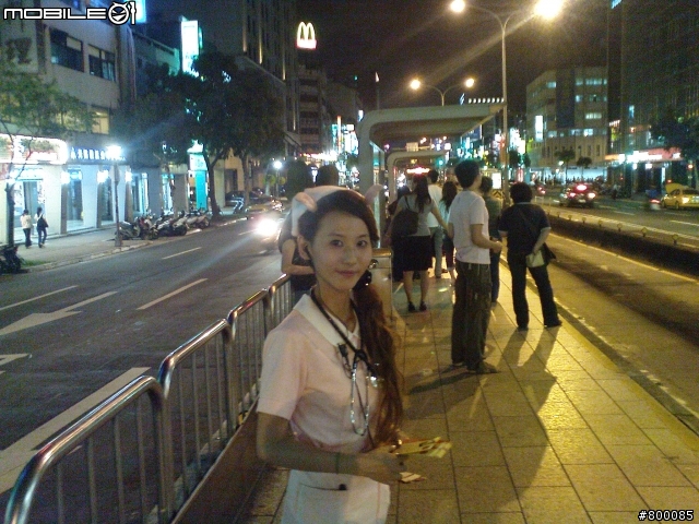 【大俠分享】: 小護士出沒夜騎請注意 !!