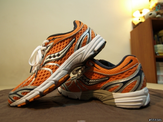 選購慢跑鞋---Asics nimbus 10, kayano 14. Saucony Grid fastwitch 3