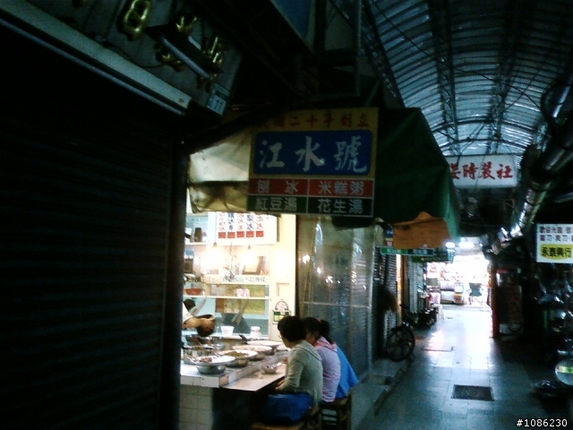 中西區:國華街三段近中正路口(大菜市內)的鄭記土魠魚羹(70年老店味道超好)