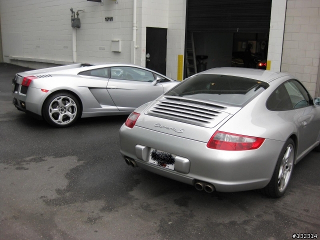 當銀蛙 997S 碰上銀牛 Gallardo..............無聊開箱文