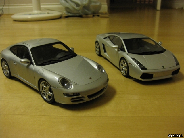 當銀蛙 997S 碰上銀牛 Gallardo..............無聊開箱文