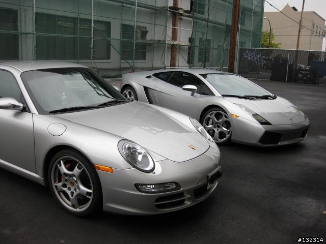 當銀蛙 997S 碰上銀牛 Gallardo..............無聊開箱文