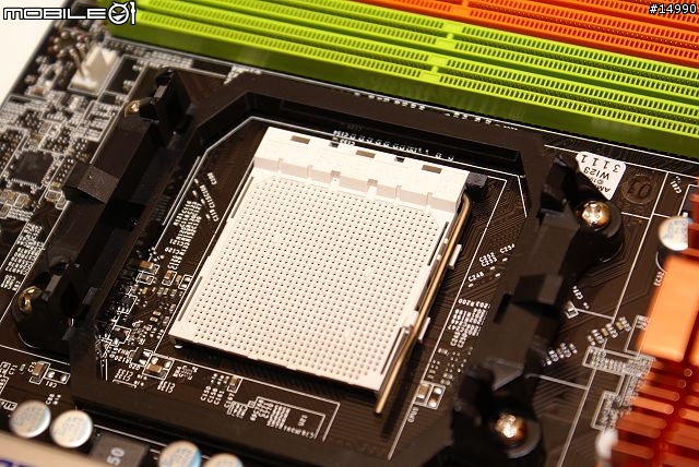 AMD高效能790GX新星 : MSI KA790GX