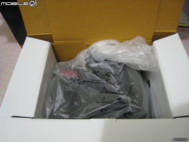 D90開箱((第一次PO文多多包含囉~))