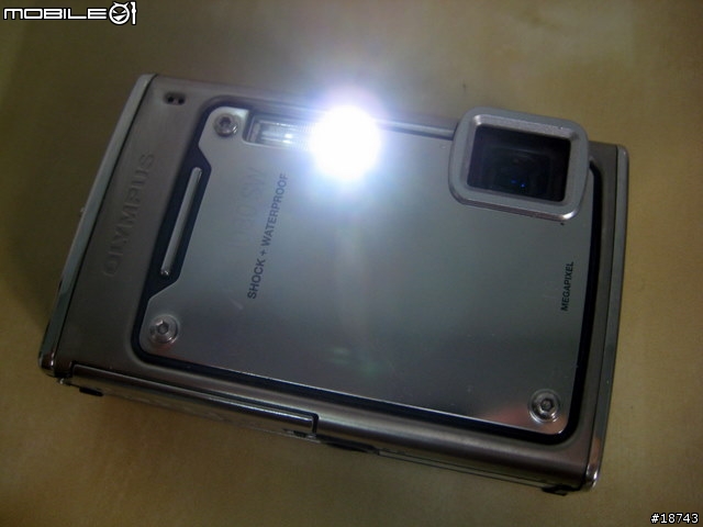 防水 10 公尺深的數位相機 Olympus μ-1030SW