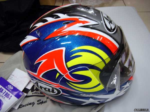 {分享}更正 為了女王 撿到便宜啦 套裝分享 ARAI RR4 海燈hayden-gp +SPEED-R手套 等人身部品裝備囉~!!!!