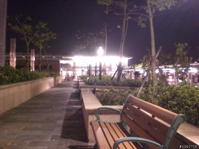 初秋夜騎高鐵桃園站