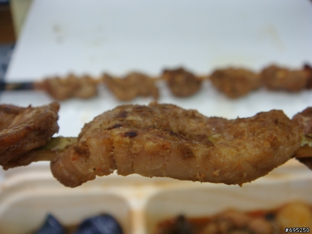 等待2HR的新疆菜便當