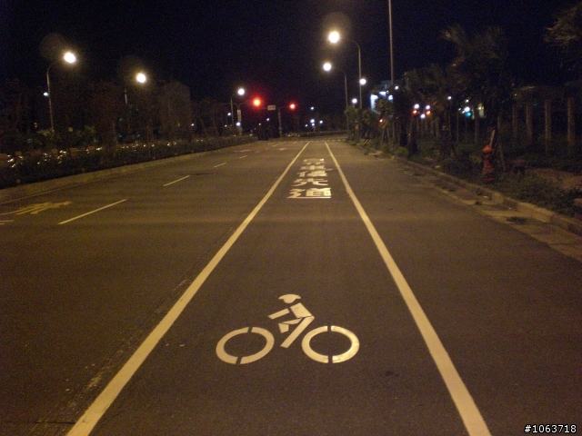 初秋夜騎高鐵桃園站