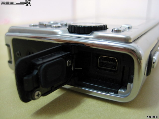 防水 10 公尺深的數位相機 Olympus μ-1030SW