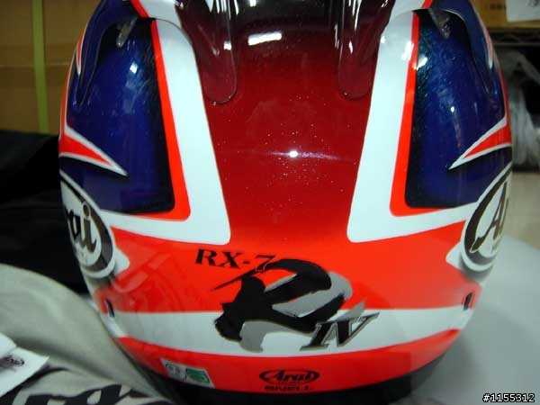 {分享}更正 為了女王 撿到便宜啦 套裝分享 ARAI RR4 海燈hayden-gp +SPEED-R手套 等人身部品裝備囉~!!!!