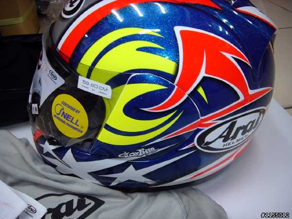 {分享}更正 為了女王 撿到便宜啦 套裝分享 ARAI RR4 海燈hayden-gp +SPEED-R手套 等人身部品裝備囉~!!!!