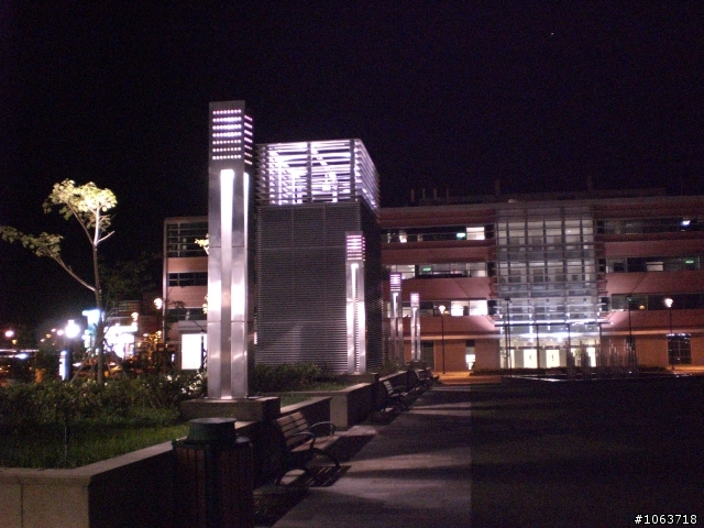 初秋夜騎高鐵桃園站