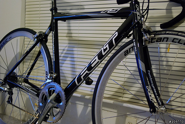 一台組了很久的車 FELT F5 (新增 FIZIK把帶 龍頭 燈 蟲包 貓眼v2c GIRO R085)