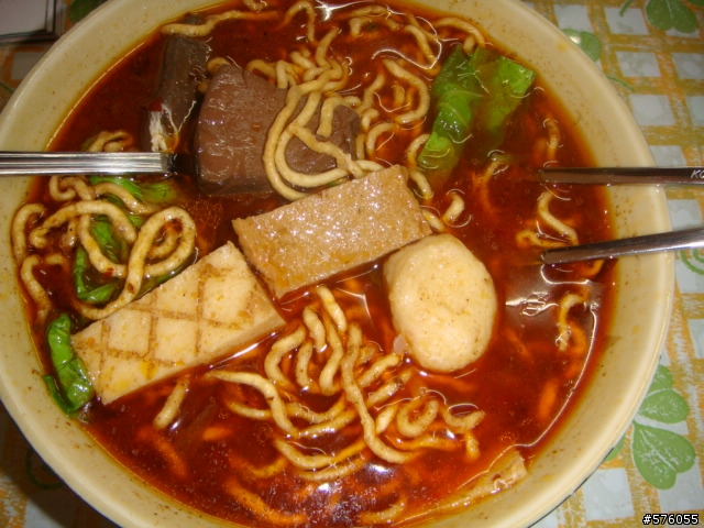 東區:姚記美食~(麻辣意麵、魯肉飯超好吃)