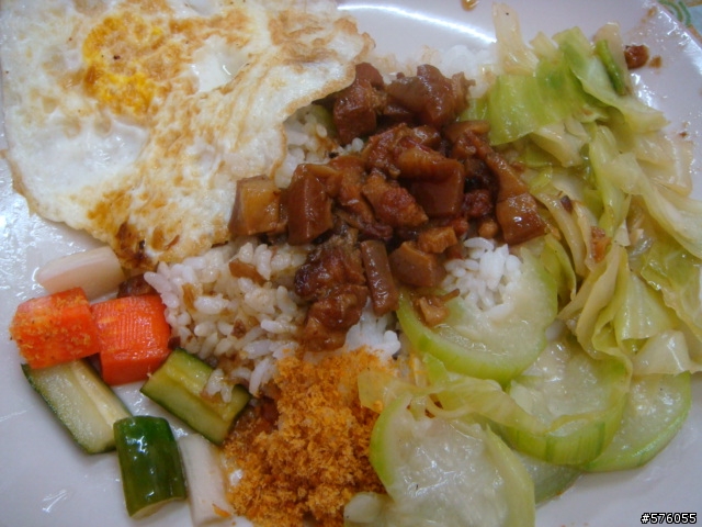 東區:姚記美食~(麻辣意麵、魯肉飯超好吃)