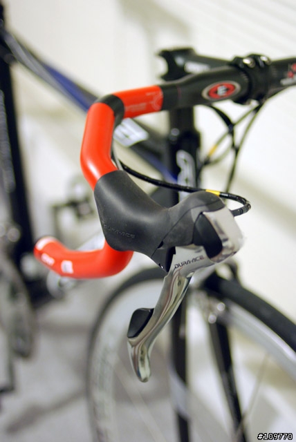 一台組了很久的車 FELT F5 (新增 FIZIK把帶 龍頭 燈 蟲包 貓眼v2c GIRO R085)