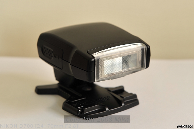 幫 D700 加個眼神光 (SB-400開箱)
