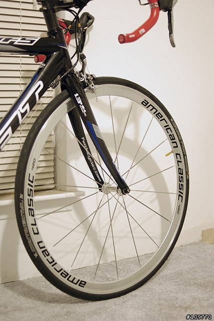 一台組了很久的車 FELT F5 (新增 FIZIK把帶 龍頭 燈 蟲包 貓眼v2c GIRO R085)