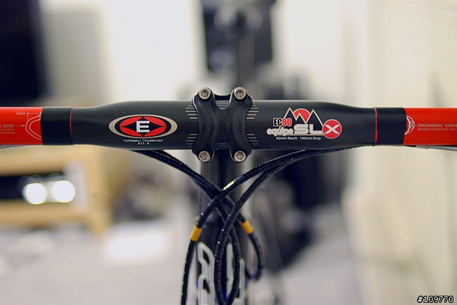 一台組了很久的車 FELT F5 (新增 FIZIK把帶 龍頭 燈 蟲包 貓眼v2c GIRO R085)