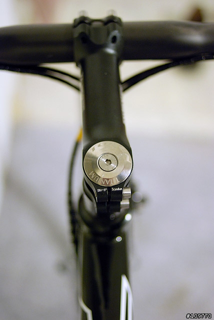 一台組了很久的車 FELT F5 (新增 FIZIK把帶 龍頭 燈 蟲包 貓眼v2c GIRO R085)