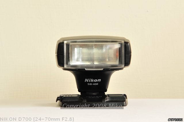 幫 D700 加個眼神光 (SB-400開箱)