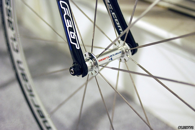 一台組了很久的車 FELT F5 (新增 FIZIK把帶 龍頭 燈 蟲包 貓眼v2c GIRO R085)