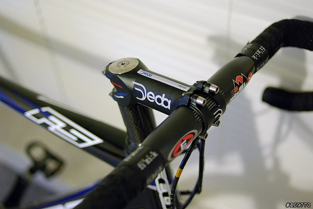 一台組了很久的車 FELT F5 (新增 FIZIK把帶 龍頭 燈 蟲包 貓眼v2c GIRO R085)