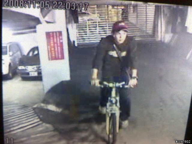 01車友,您的車鎖了沒??鎖心安的嗎??? 心,真的會安嗎?? 載小朋友上下課的腳踏車被幹走了...