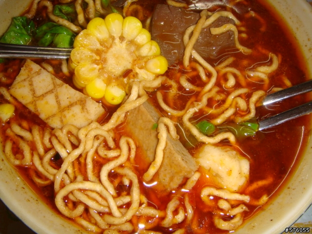 東區:姚記美食~(麻辣意麵、魯肉飯超好吃)