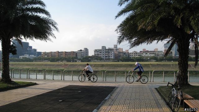 4+2新體驗˙台北市彩虹河濱自行車道