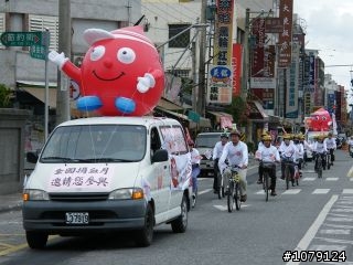 (熱血單車)血不夠!花蓮捐血中心騎鐵馬街頭募血 "捐血一袋 救人一命"