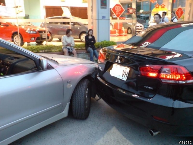 我的黑FORTIS開箱囉!!!第一天就撞車...問題又一堆