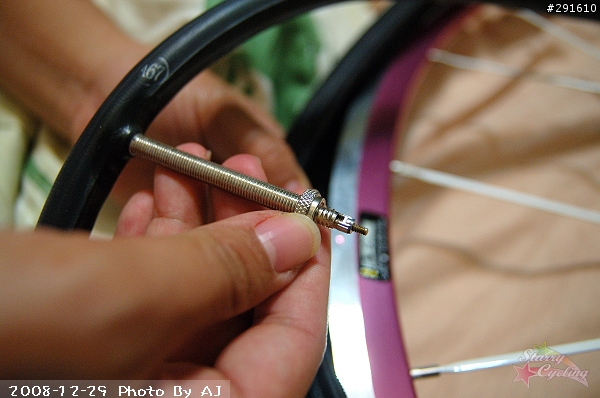 偶愛輪祝己會換胎...男車友們要檢討一下!!!!