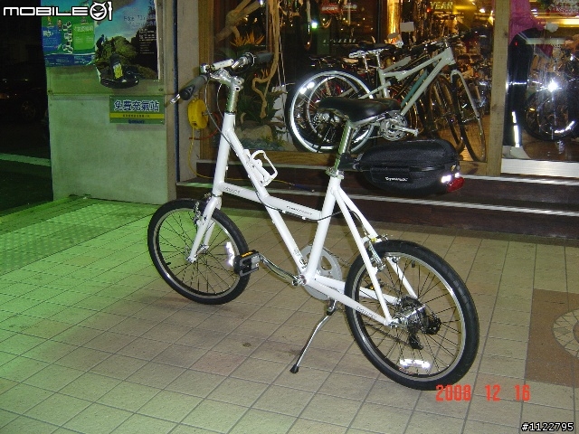 <生日禮物,我愛她>女王愛車分享...GIANT FLIGHT MINI 3 (白)