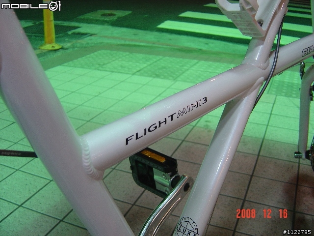 <生日禮物,我愛她>女王愛車分享...GIANT FLIGHT MINI 3 (白)