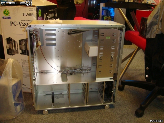 目前全台灣獨一無二聯力V2010機殼(含其他豪華核心組件) 簡單開箱文
