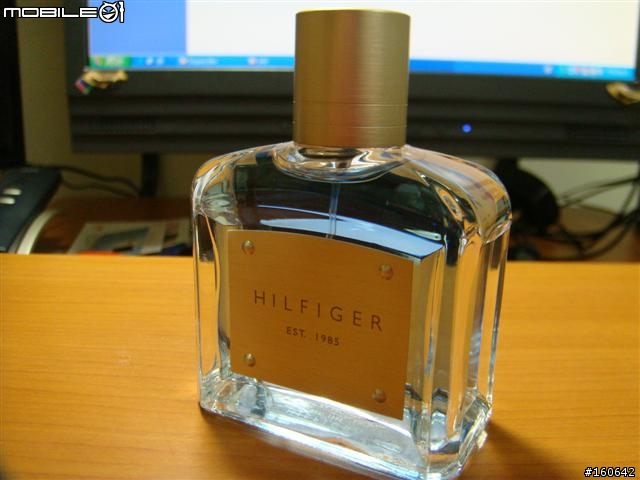 【分享】擦香水不是女人的專利,Burberry、Gucci、Tommy香水聯合開"香"文