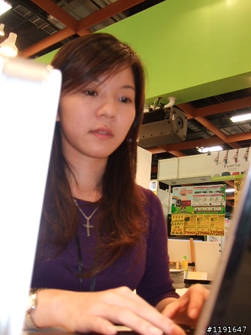 沒有正妹業務...我有可愛的工程師